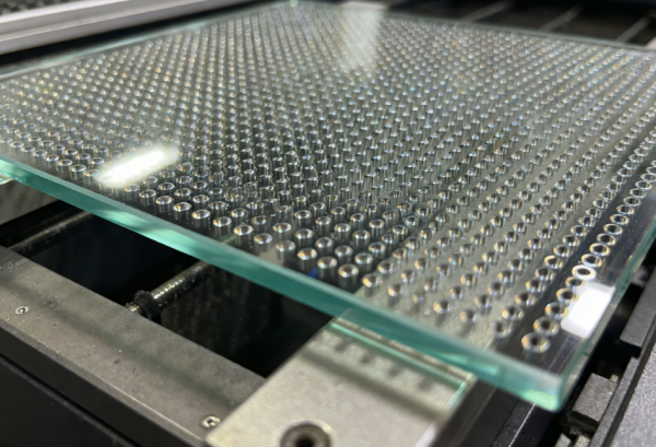 聚焦高铝玻璃精密加工:红外皮秒激光钻孔设备赋能深苏沪产业,超越激光彰显品牌实力 聚焦高铝玻璃精密加工:红外皮秒激光钻孔设备赋能深苏沪产业,超越激光彰显品牌实力